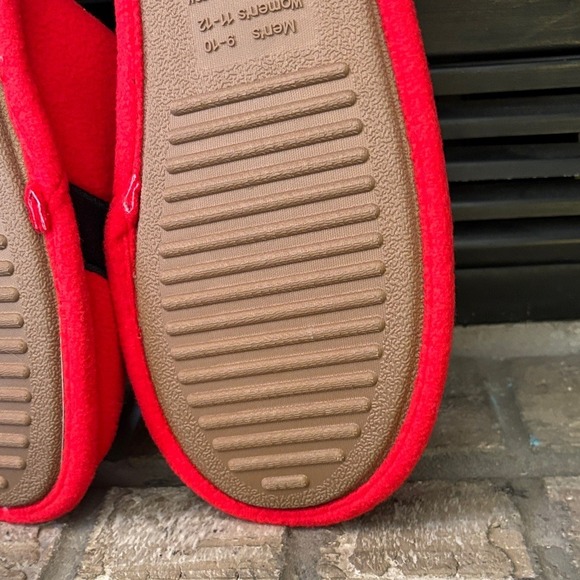 Dearfoams Christmas Red Santa Slippers w/Gold Bells Unisex SZ W 11-12; M 9-10 - Picture 16 of 16